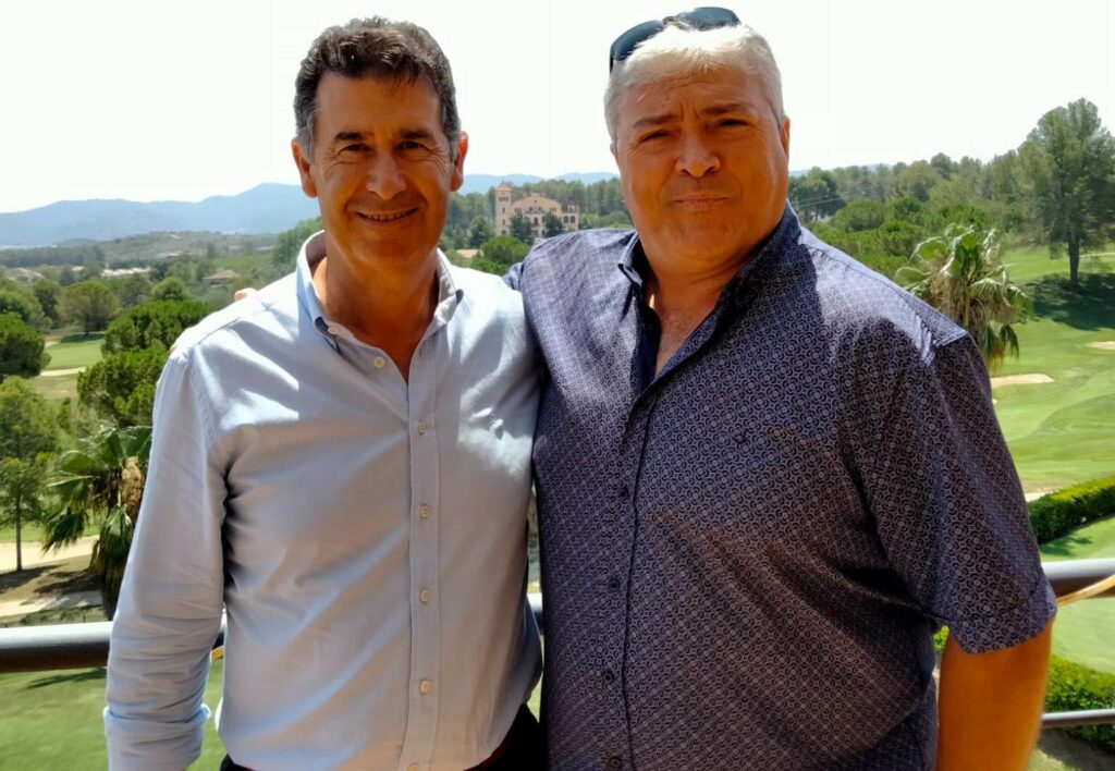 Santi Rosell, president de Golf Barcelona, i Ramon Palomar, presidente de PeriodistesGolf, el mes de juliol del 2023