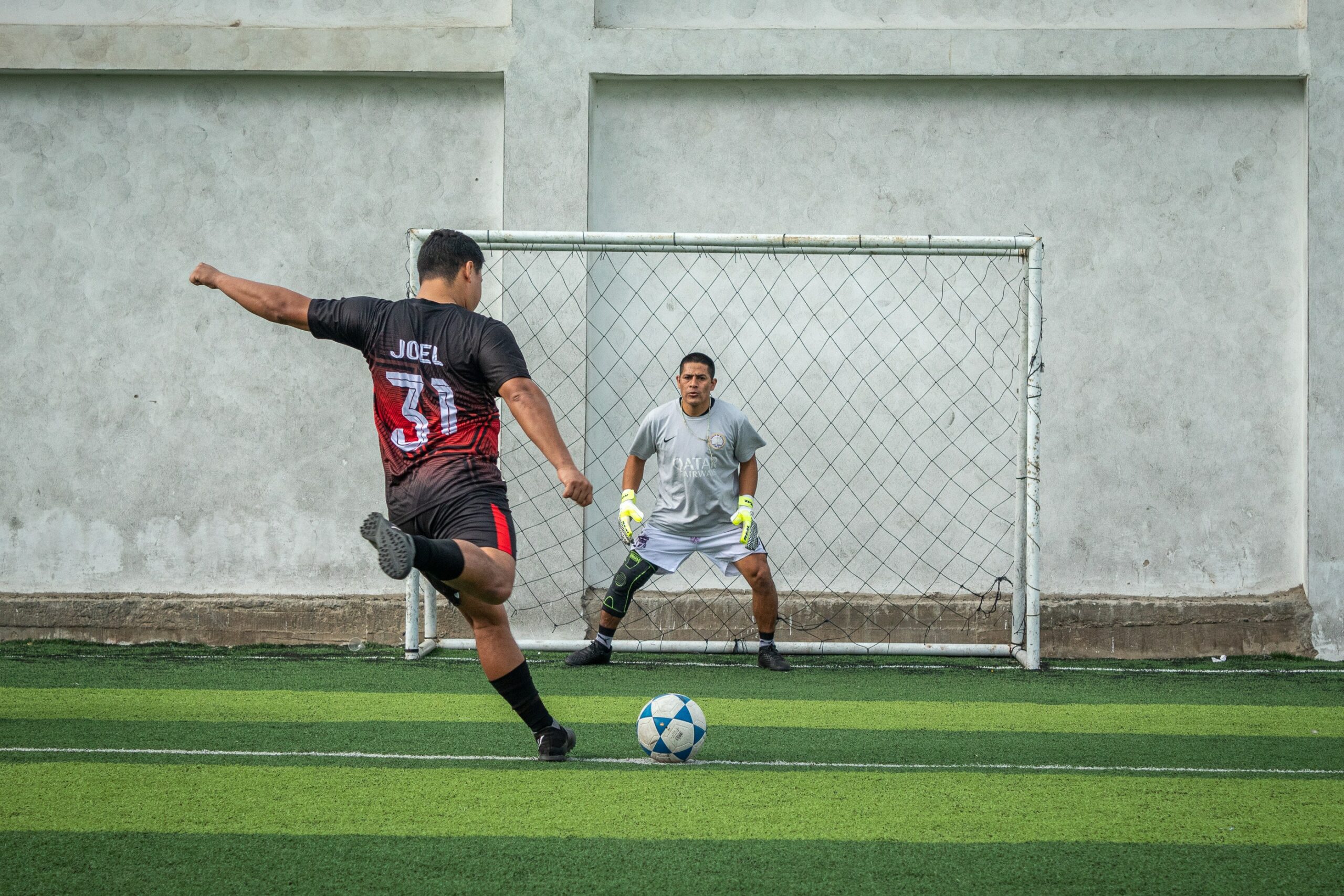 “És més difícil embocar un putt curt que marcar un penal”